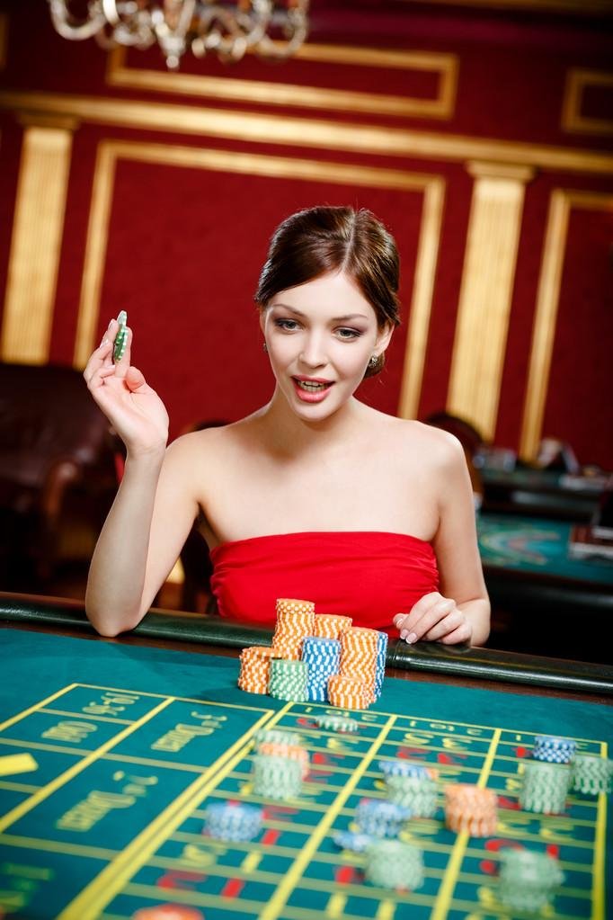 Meja blackjack dan roulette dealer langsung di aplikasi mobile ligabet setelah deposit ShopeePay berhasil